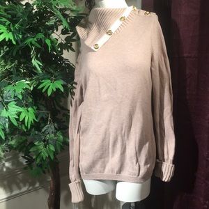 Clean and pretty banana republic sweater